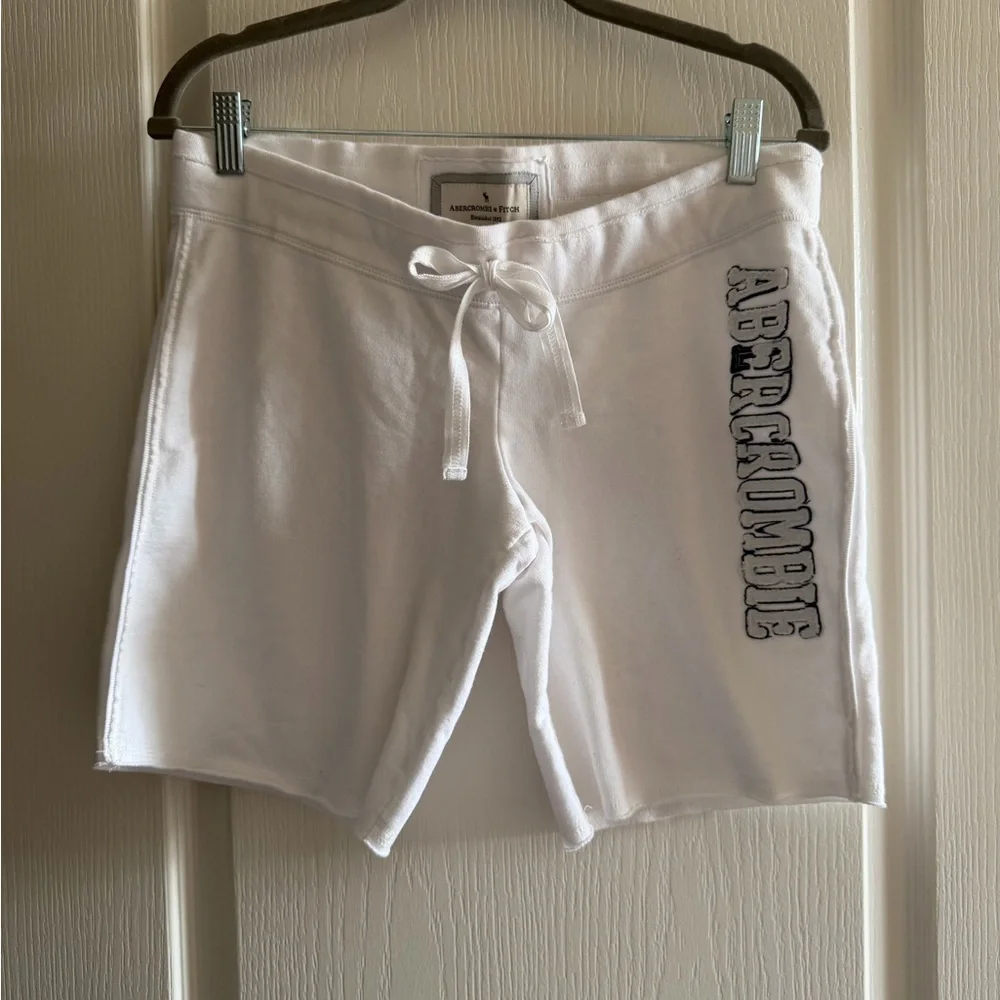 Abercrombie & Fitch White Shorts - Picture 1 of 6
